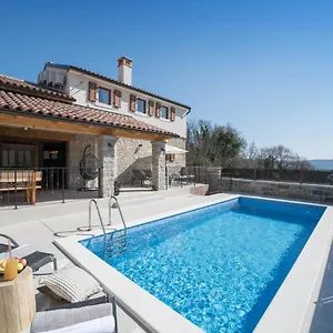 Villa Poji, Buzet