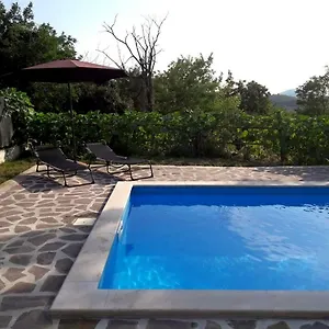 Apartment Nada With Private Pool, Buzet
